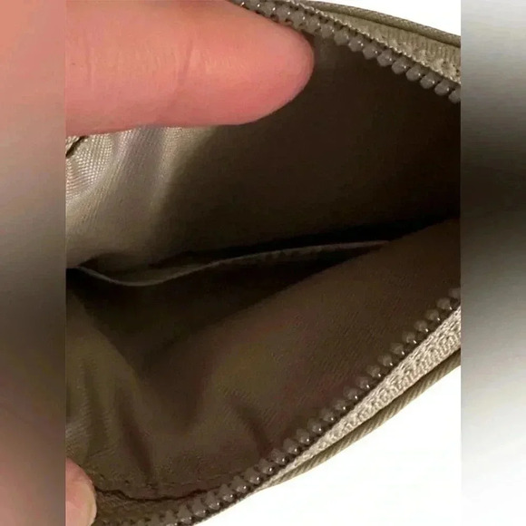 Lululemon Pouch Wristlet Keychain, in Cream - Picture 5 of 5